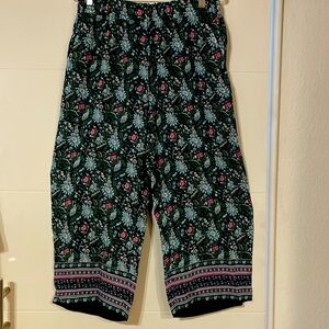 Talbots Bright Floral Print lounging pants with pockets, wide legs. Med Petite